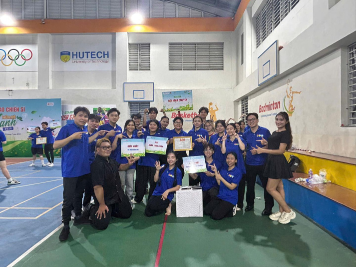 Đội hình Văn nghệ Xung kích HUTECH – Mang âm nhạc lan tỏa tinh thần Mùa hè xanh 2025 22