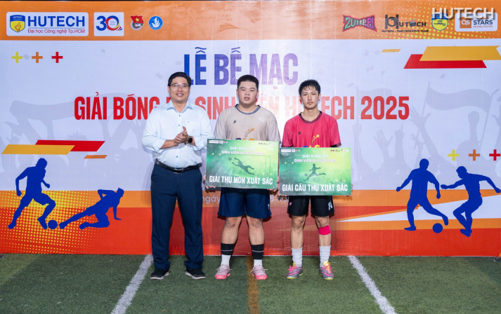 Viện Văn hóa - Nghệ thuật - Thể thao đánh bại Dominator FC với tỷ số 3-1 lên ngôi vô địch giải S7 HUTECH 18