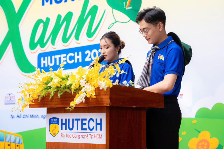 Đội hình Văn nghệ Xung kích HUTECH – Mang âm nhạc lan tỏa tinh thần Mùa hè xanh 2025 10