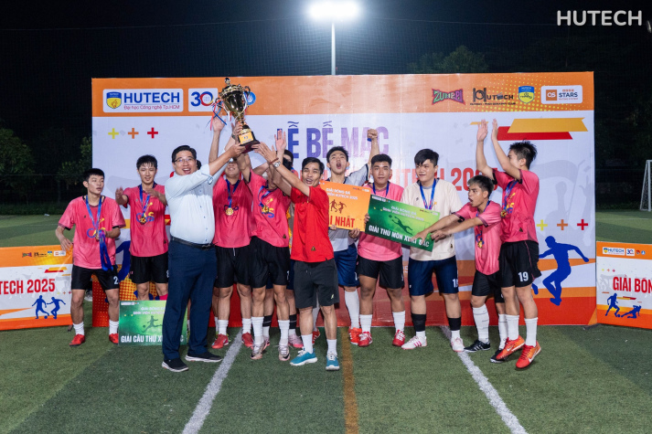 Viện Văn hóa - Nghệ thuật - Thể thao đánh bại Dominator FC với tỷ số 3-1 lên ngôi vô địch giải S7 HUTECH 8