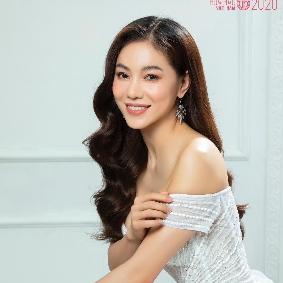 Bà trùm hoa hậu Phạm Kim Dung và chuyên gia tâm lý Chế Dạ Thảo giúp sinh viên xây dựng thương hiệu cá nhân 12