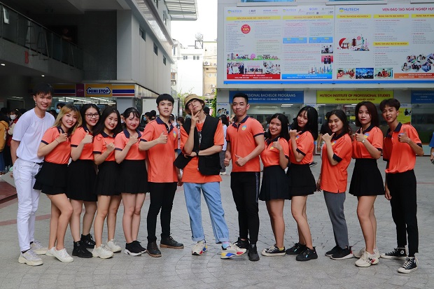 [Hình ảnh] - sinh viên HUTECH cùng Quang Đăng truyền tải thông điệp môi trường không khói thuốc lá 6