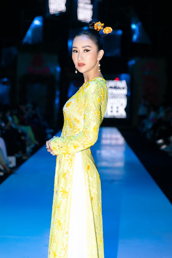 Á Hậu Thúy An lọt Top 8 Sao Việt mặc đẹp nhất tuần lễ thời trang 67