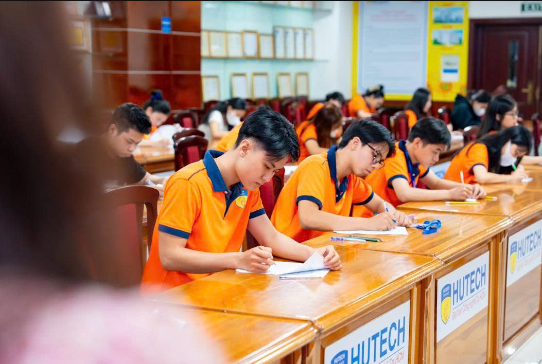 ngành Bất động sản HUTECH 7