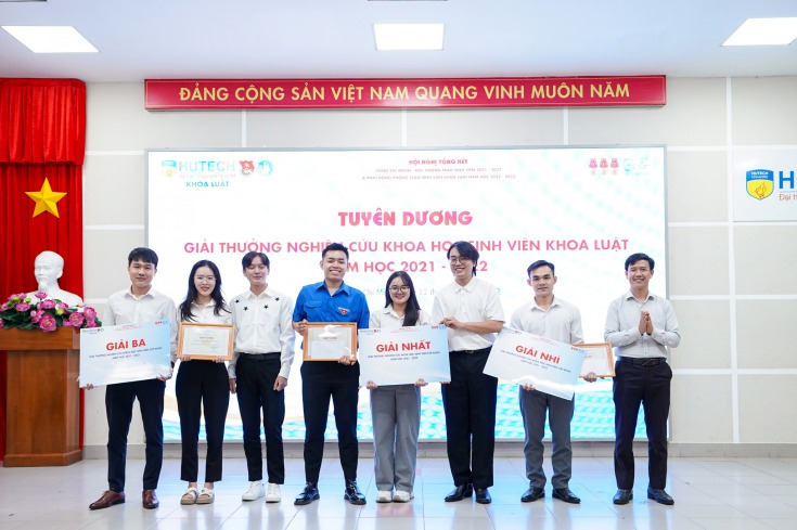 Khoa đã tuyên dương, khen thưởng các cá nhân, tập thể có thành tích xuất sắc trong năm học 2021-2022Khoa đã tuyên dương, khen thưởng các cá nhân, tập thể có thành tích xuất sắc trong năm học 2021-2022 HUTECH 4