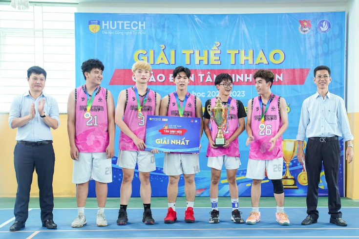 Các đội chơi háo hức nhận giải thưởng cho những nỗ lực chiến đấu của mình 1