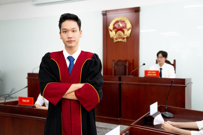 Nếu xét bằng điểm thi tốt nghiệp, ngành Luật thương mại quốc tế thi khối (tổ hợp) nào? 134