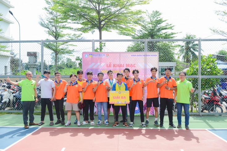 Sinh viên Khoa Quản trị kinh doanh sôi nổi tranh tài môn Kéo co và Điền kinh tại khai mạc Hội thao sinh viên năm học 2022-2023 57