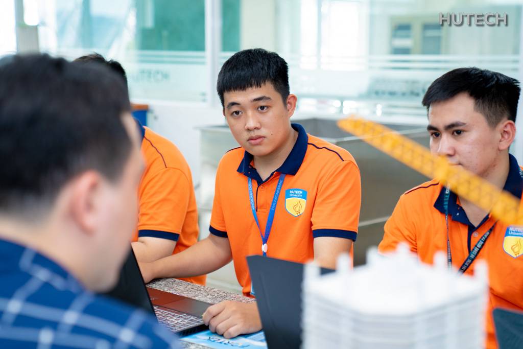 Sinh viên cần tham khảo nhiều yếu tố để chọn môi trường học tập phù hợp