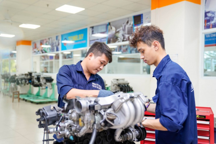 Ngành Công nghệ ô tô điện có bị thay thế bởi công nghệ AI? 1