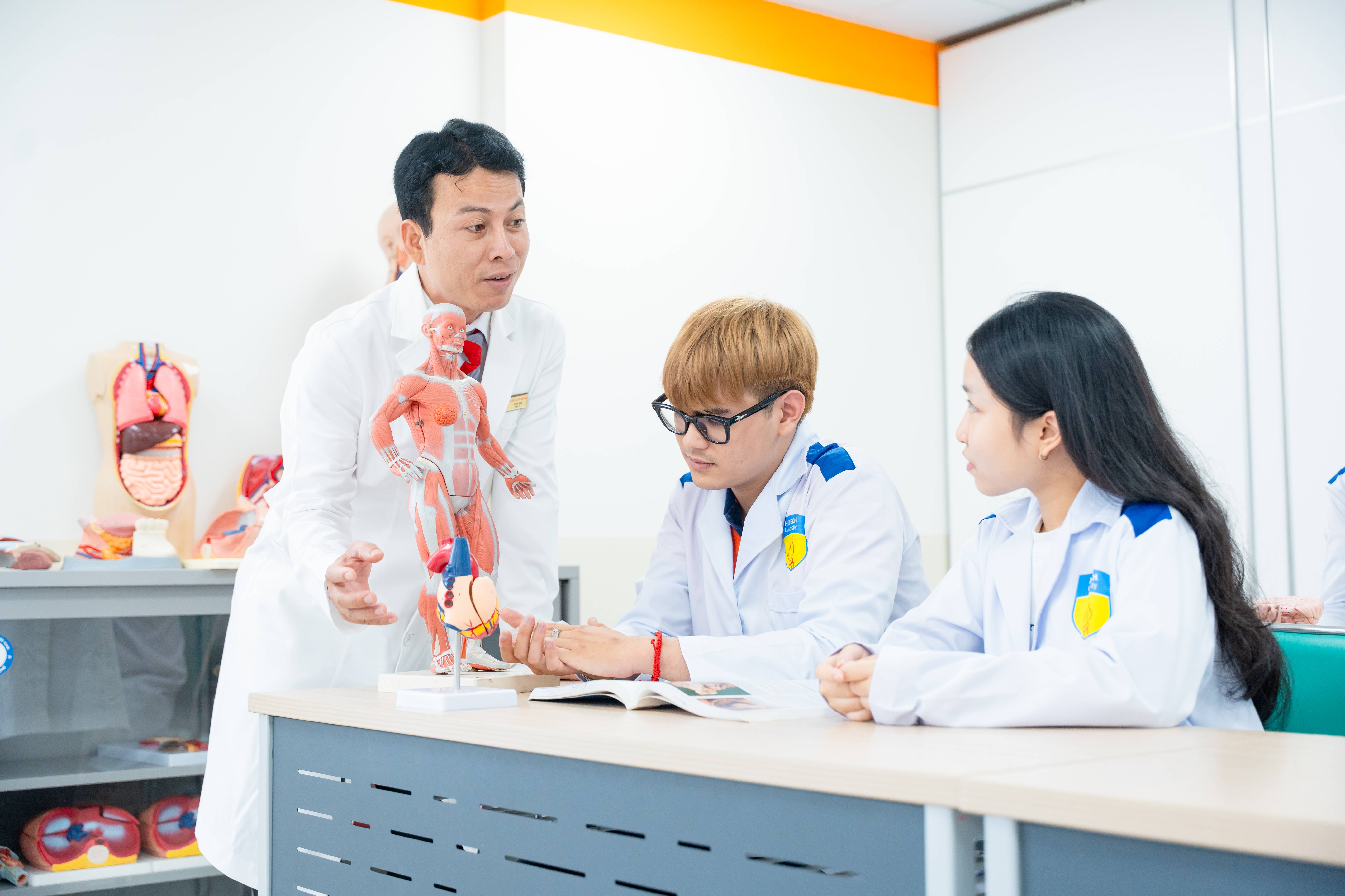 Ngành Y khoa xét tuyển những tổ hợp nào? 335