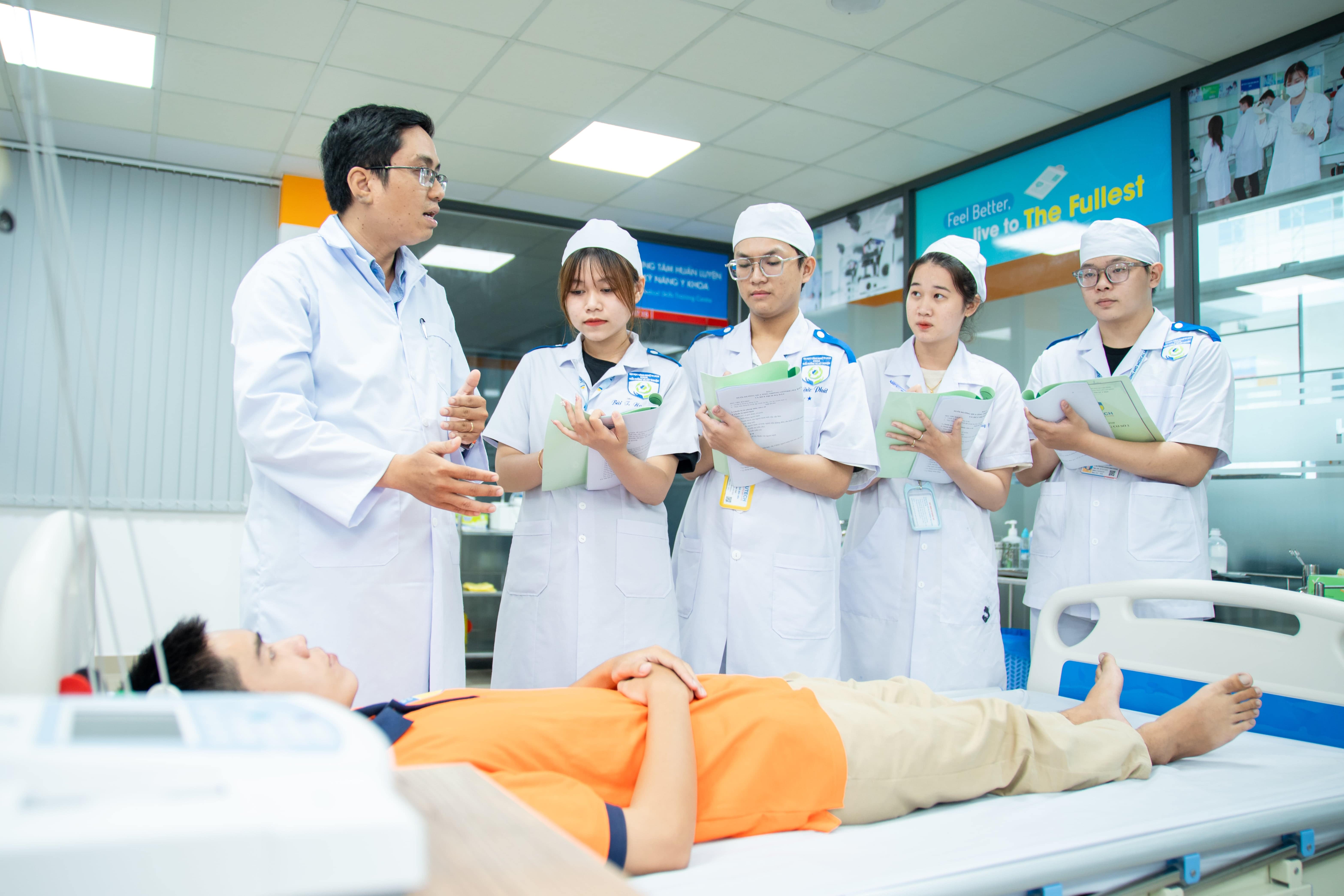 hoc nganh thu y HUTECH