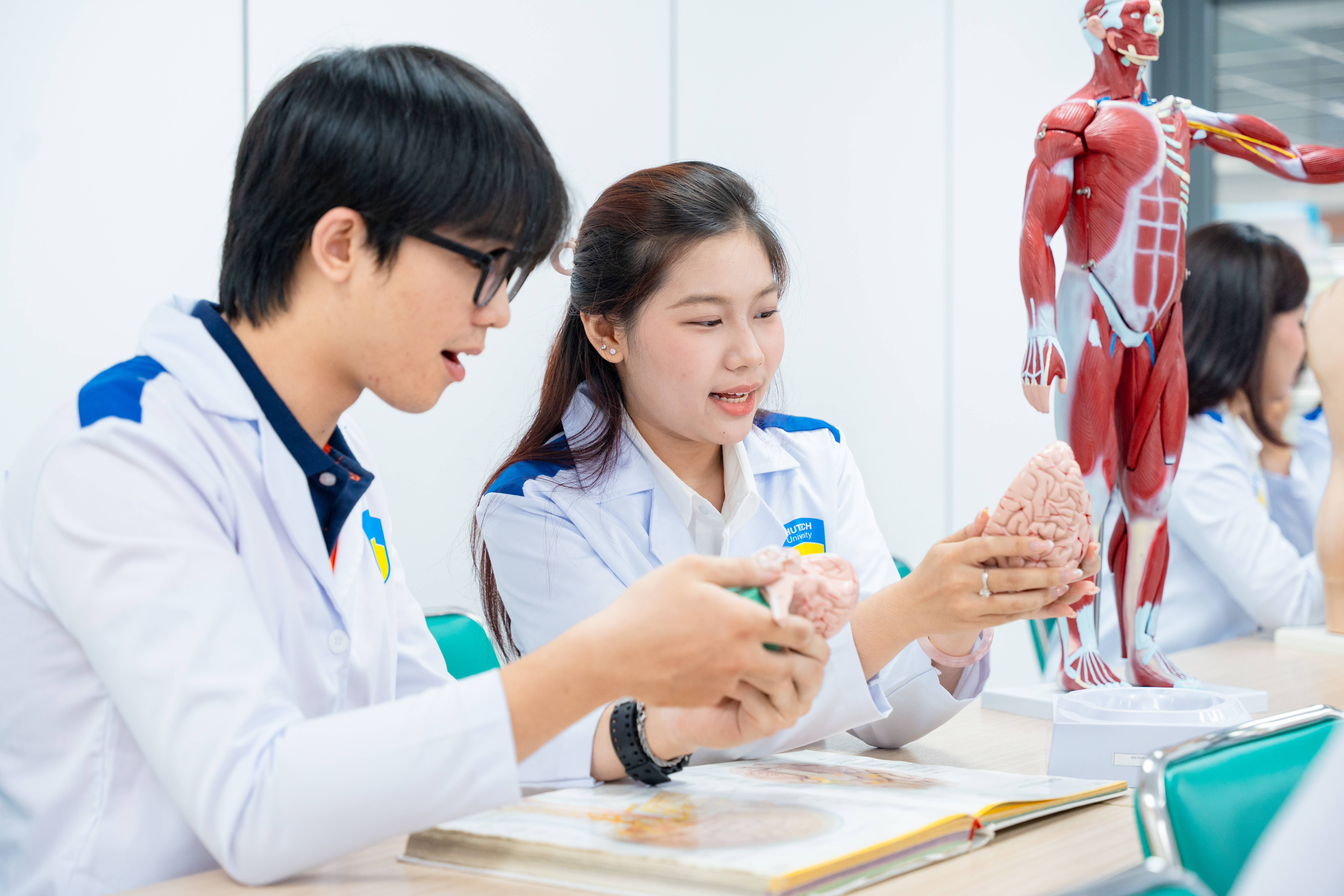 Lộ trình học ngành Y khoa từ năm 1 đến tốt nghiệp 57