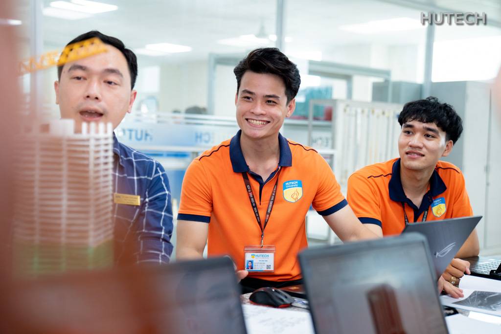 Sinh viên cần tham khảo nhiều yếu tố để chọn một môi trường học phù hợp