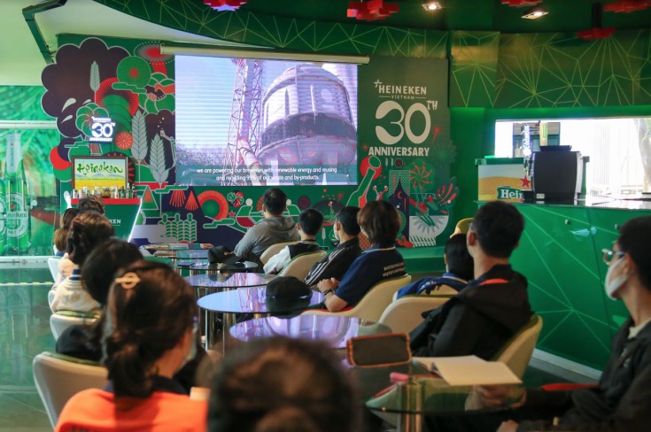 Sinh viên ngành Công nghệ sinh học HUTECH tìm hiểu quy trình sản xuất bia tại Nhà máy Bia Heineken Việt Nam 4