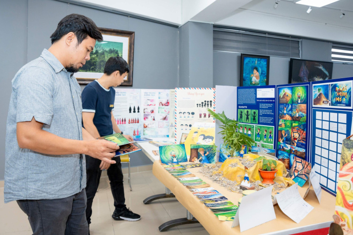 Nếu xét bằng điểm thi tốt nghiệp, ngành Thiết kế đồ họa thi khối (tổ hợp) nào? 189
