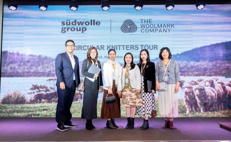 Các thầy cô giảng viên khoa Kiến trúc - Mỹ thuật cũng tham dự trong chuyến đi