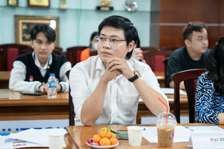TS. Nguyễn Xuân Bang và ThS. Nguyễn Chí Thắng (từ trái sang) HUTECH 2