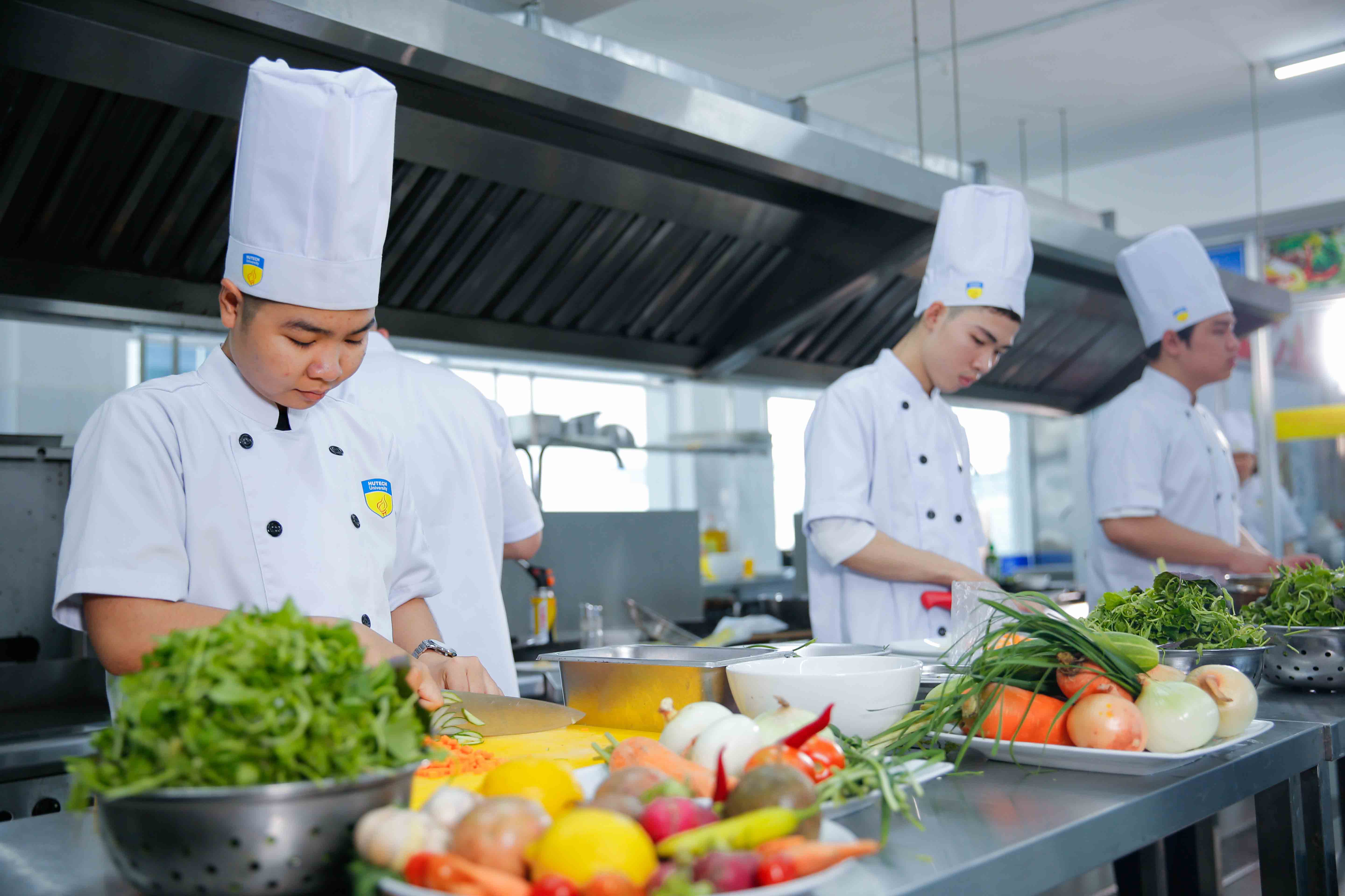 Top 5 trường đại học uy tín đào tạo ngành Quản trị nhà hàng và dịch vụ ăn uống tại Việt Nam? 110