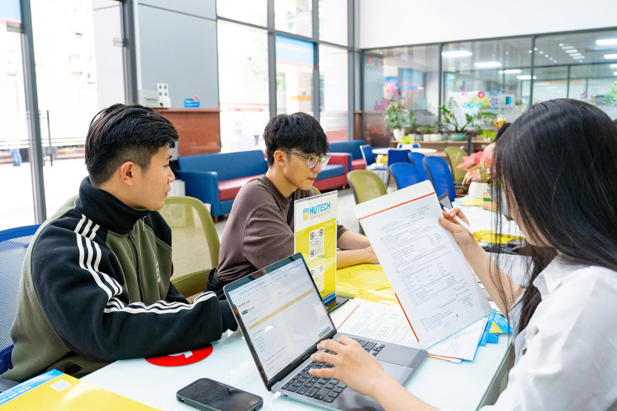 Tuyển sinh đại học HUTECH 1