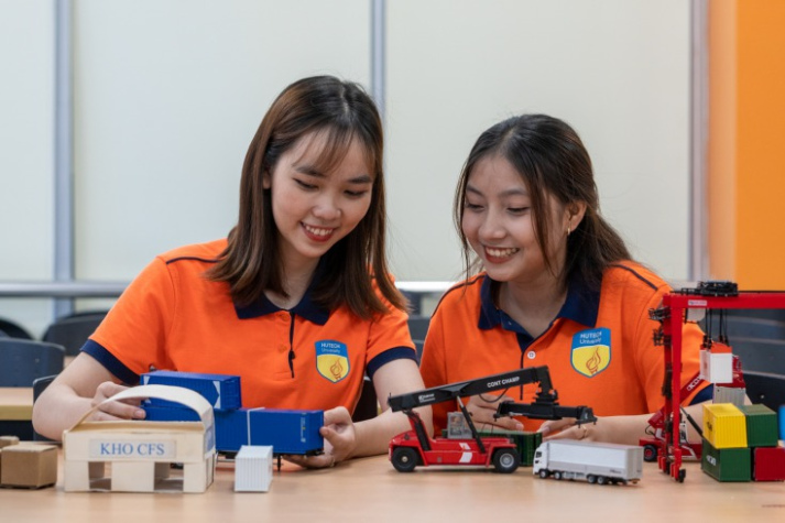 cử nhân ngành Logistics và Quản lý chuỗi cung ứng có bị thay thế bởi công nghệ AI? 1