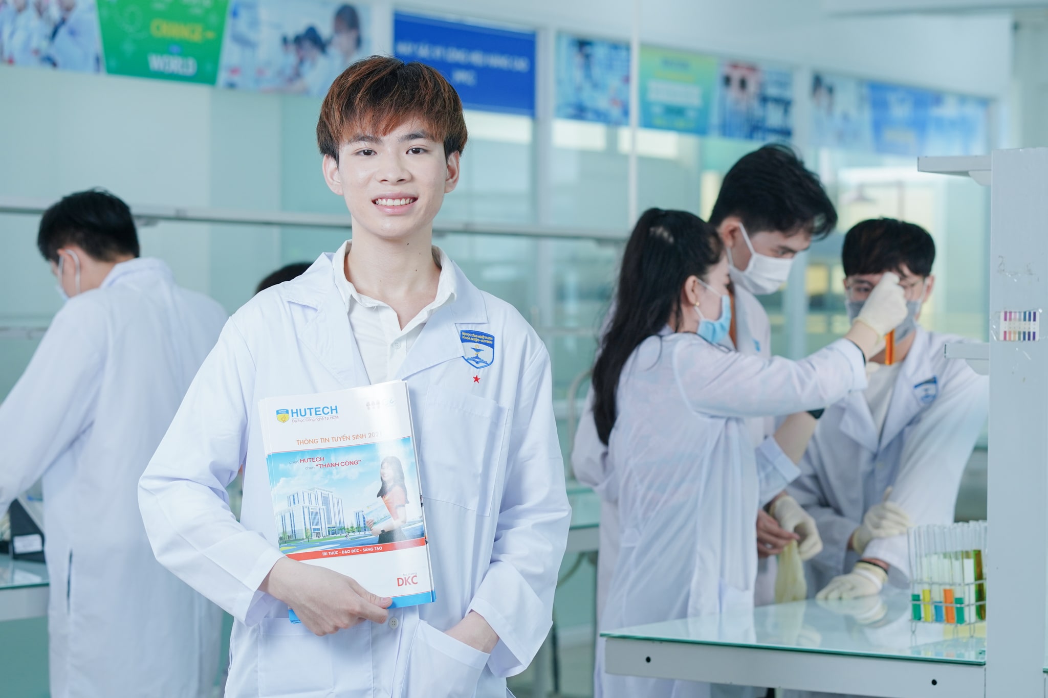 Hoc nganh ky thuat xet nghiem y hoc HUTECH