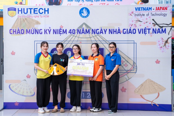 Sinh viên VJIT thể hiện tấm lòng tri ân thầy cô qua hình ảnh chiếc nón lá Việt Nam 91