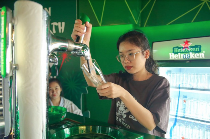Sinh viên ngành Công nghệ sinh học HUTECH tìm hiểu quy trình sản xuất bia tại Nhà máy Bia Heineken Việt Nam 24