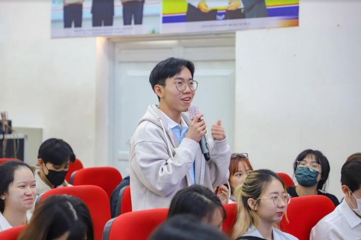 Sinh viên ngành Tiếng Anh thương mại tích lũy kiến thức về cách thích nghi văn hóa doanh nghiệp tại các tập đoàn đa quốc gia 29