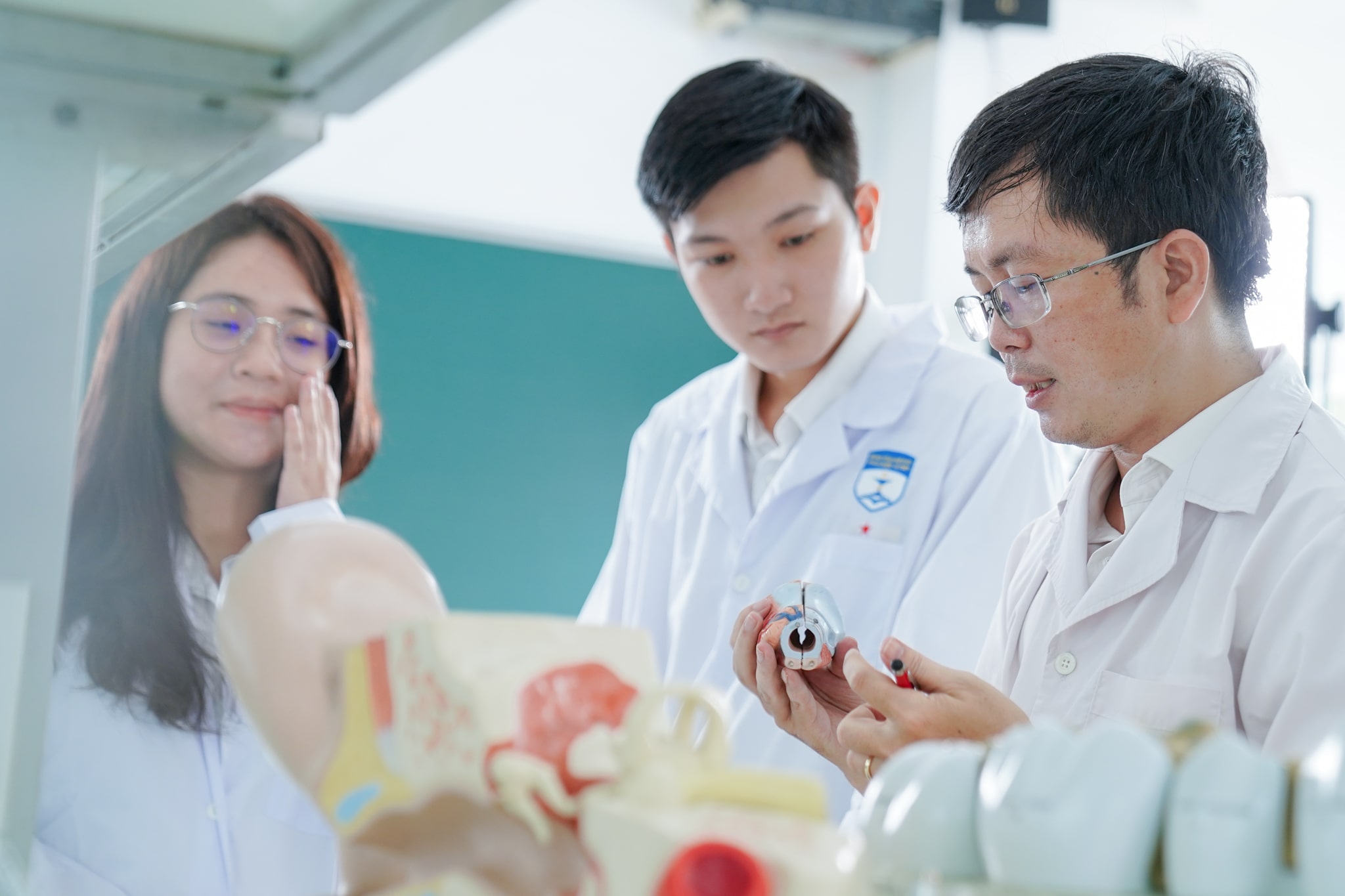 Đoi ngu giang vien dao tao nganh ky thuat xet nghiem y hoc tai HUTECH giau kinh nghiem