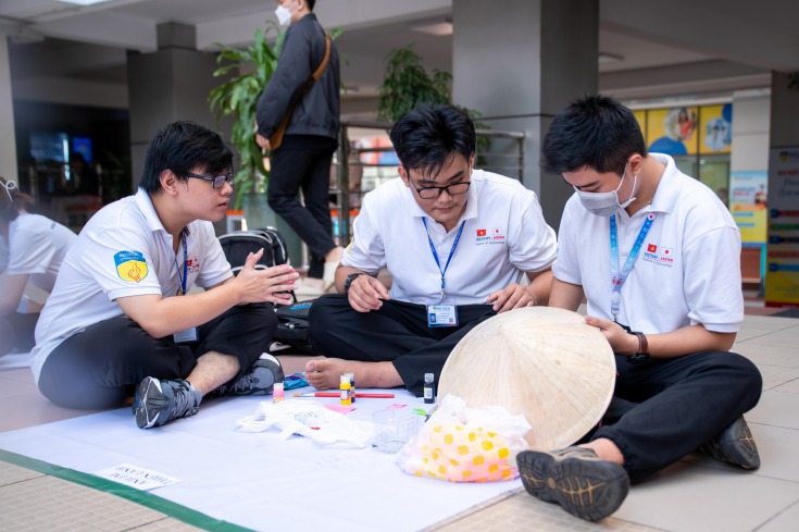 Sinh viên VJIT thể hiện tấm lòng tri ân thầy cô qua hình ảnh chiếc nón lá Việt Nam 55