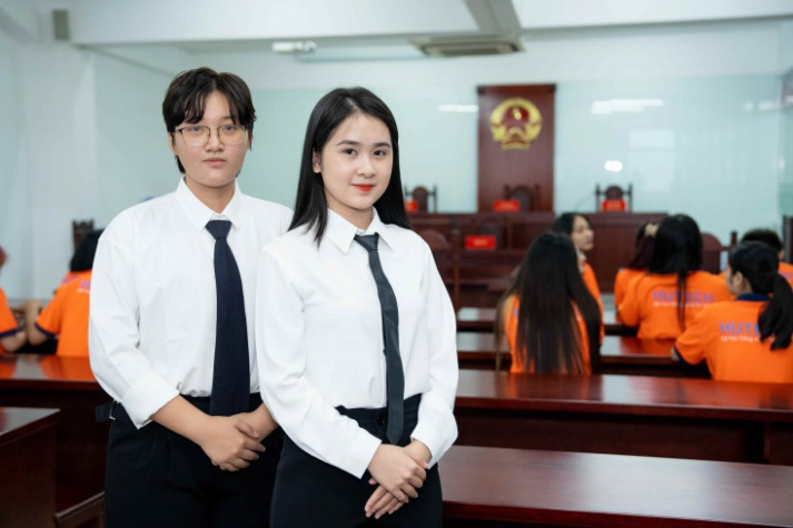  Ngành Luật thương mại quốc tế có bị thay thế hoàn toàn bởi AI không?4