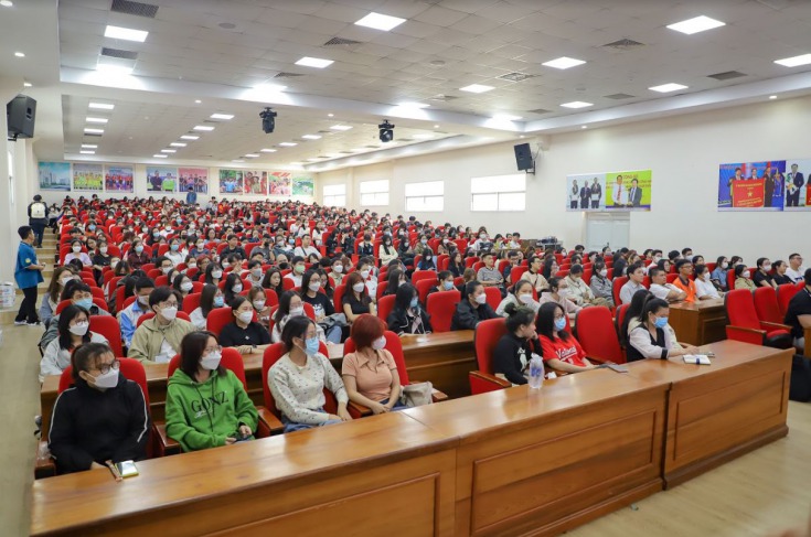 Sinh viên ngành Tiếng Anh thương mại tích lũy kiến thức về cách thích nghi văn hóa doanh nghiệp tại các tập đoàn đa quốc gia 4