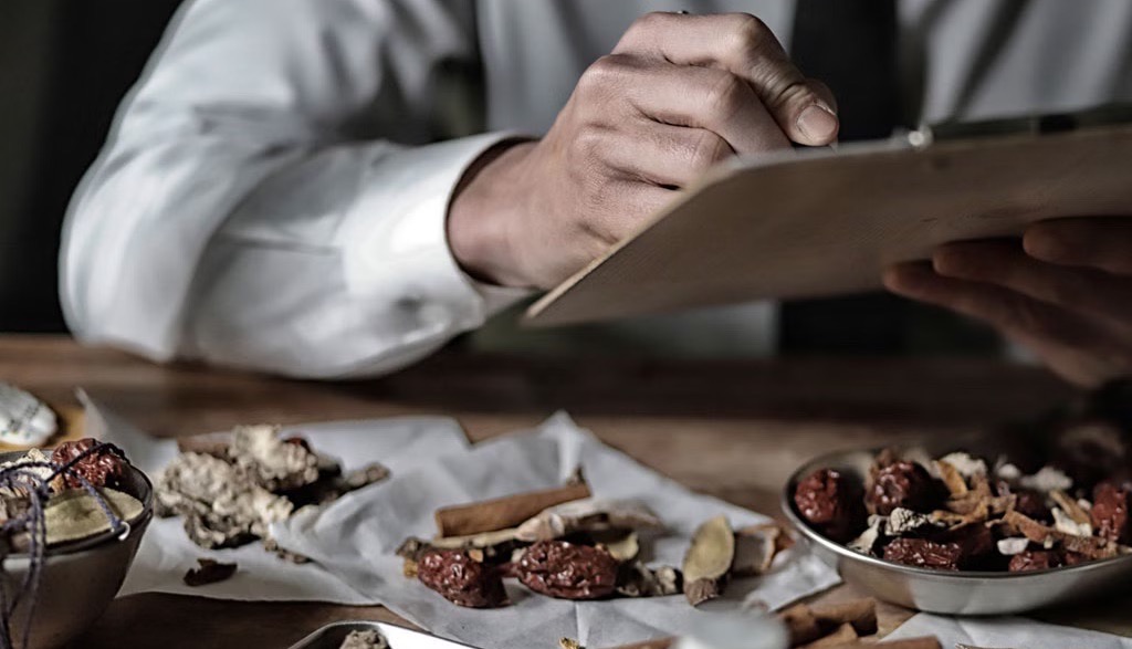 Có nên học ngành Y học cổ truyền 55