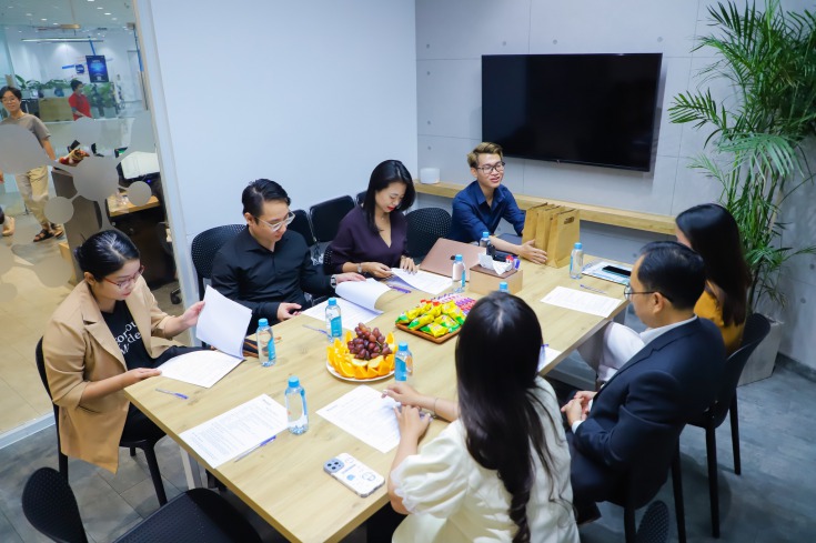 TS. Vũ Quốc Anh cùng đại diện Younet Group trao đổi về những kế hoạch hợp tác trong thời gian tới 1