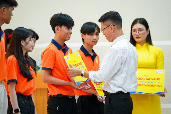 Chính sách học phí & học bổng tuyển sinh HUTECH 2025 53