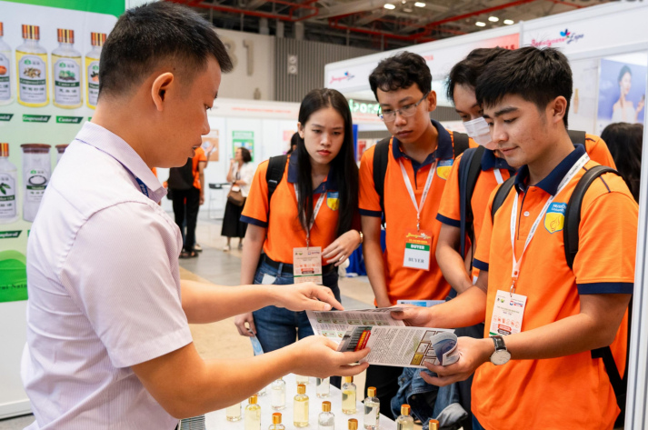 Có nên học ngành Công nghệ thẩm mỹ không? 35