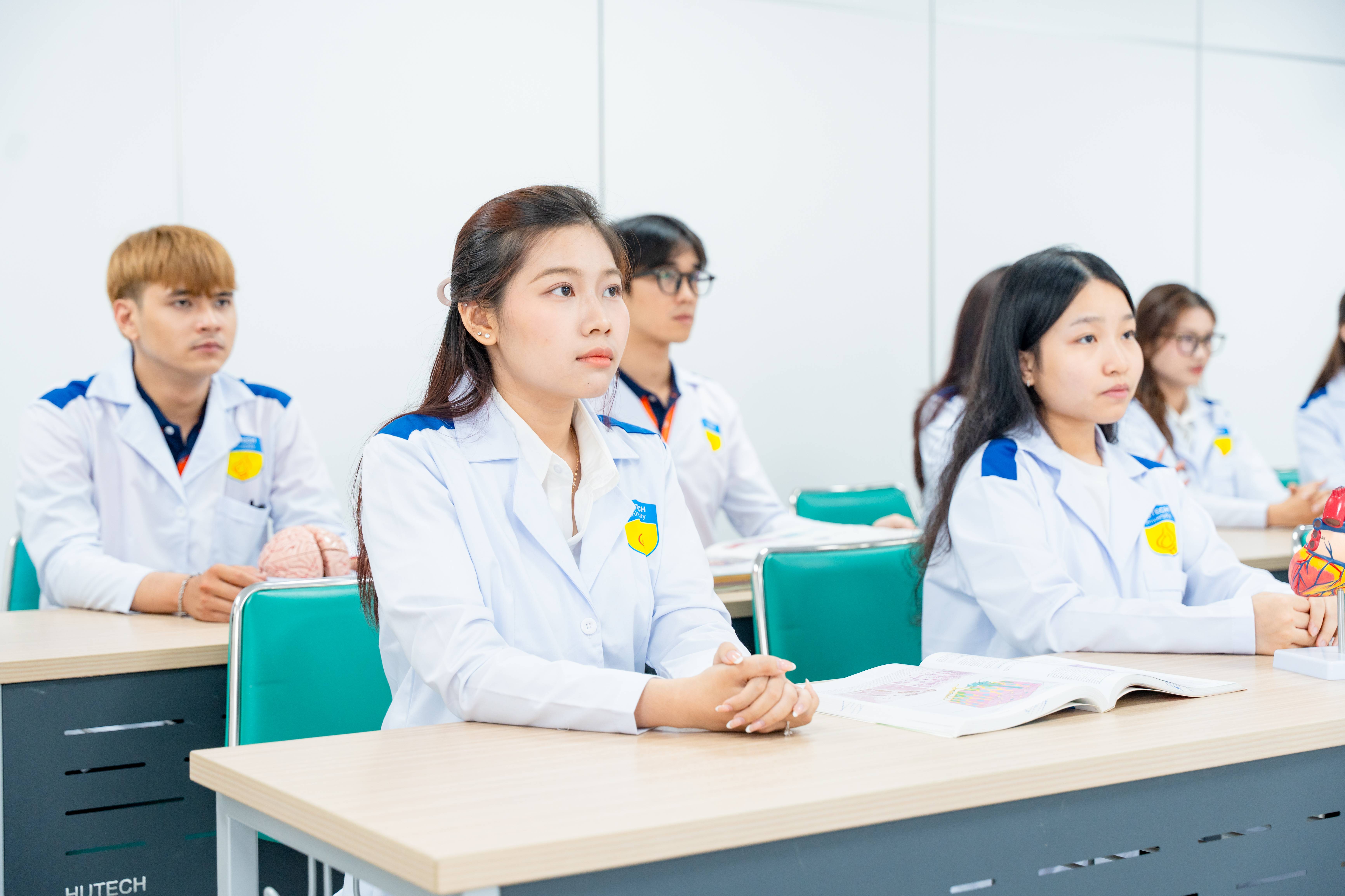 Nếu xét bằng điểm thi tốt nghiệp, ngành Y khoa thi khối (tổ hợp) nào? 88