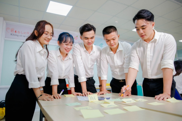 AI có đang thay thế hoàn toàn ngành Kinh doanh Thương mại? 2