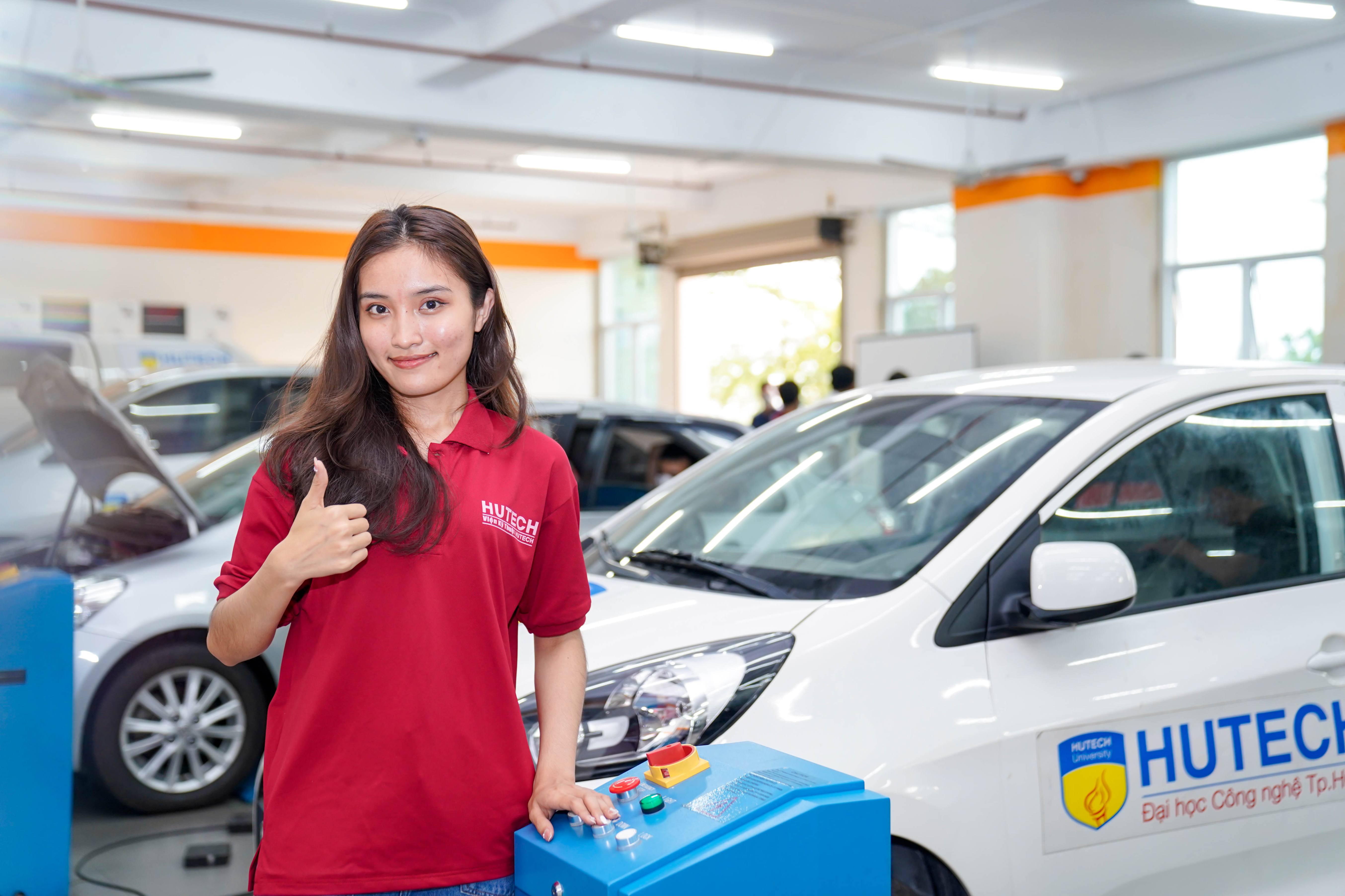 HUTECH là một trong những trường đại học đào tạo ngành Công nghệ ô tô điện uy tín tại Việt Nam