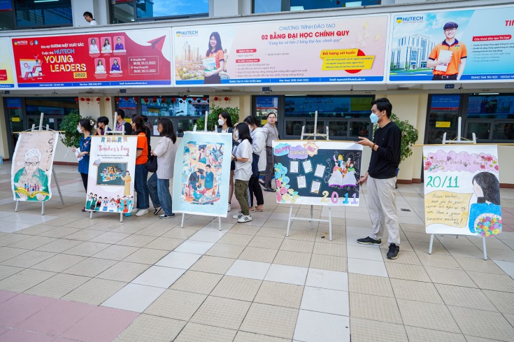 Các poster tại triển lãm được thực hiện bởi các bạn tân sinh viên khóa 2022 và được các thầy cô trong Khoa chấm điểm HUTECH 2