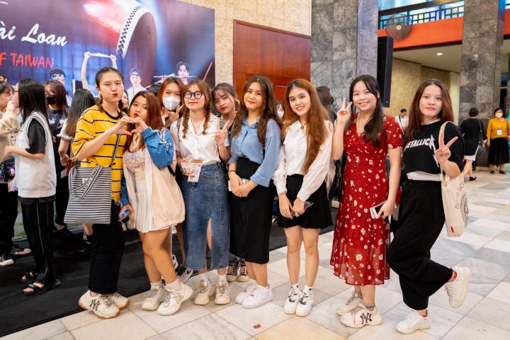 Sinh viên Khoa Trung Quốc học có mặt tại chương trình biểu diễn nghệ thuật “Dấu ấn Đài Loan”  HUTECH 2