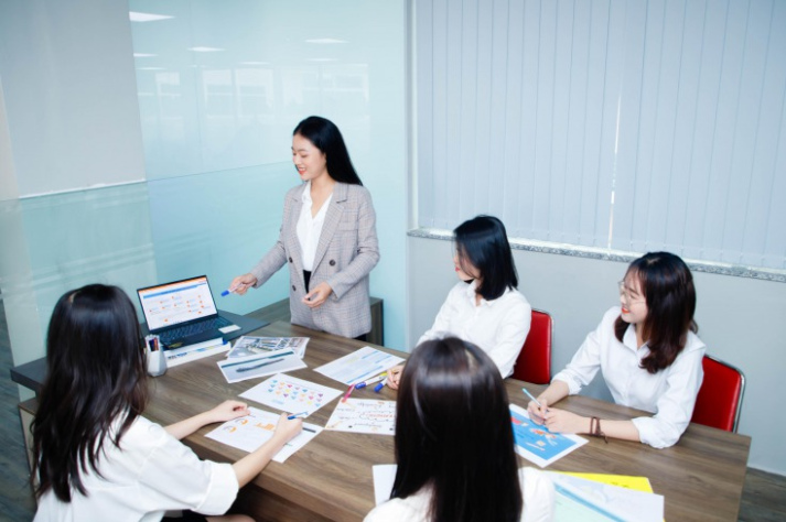 cử nhân ngành Quản trị nhân lực có bị thay thế bởi công nghệ AI? 1