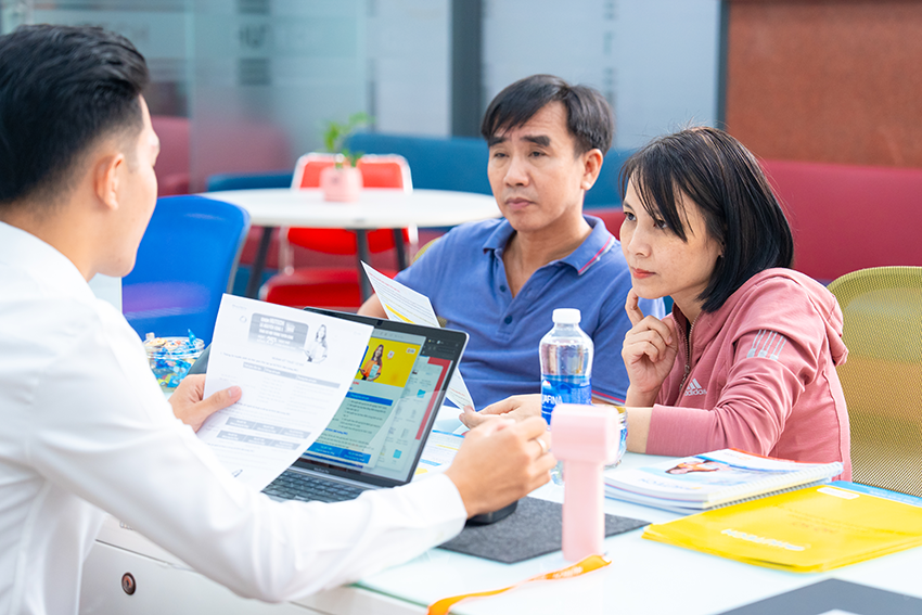 Con em thầy cô giáo có được nhận học bổng HUTECH không? 135