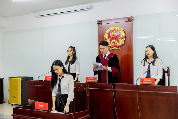  Ngành Luật thương mại quốc tế có bị thay thế hoàn toàn bởi AI không?2