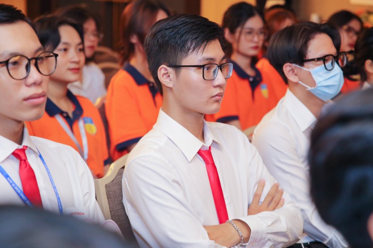 Sự năng động, thái độ ham học hỏi, siêng năng của sinh viên Khoa được Ban quản lý khách sạn đánh giá cao 1