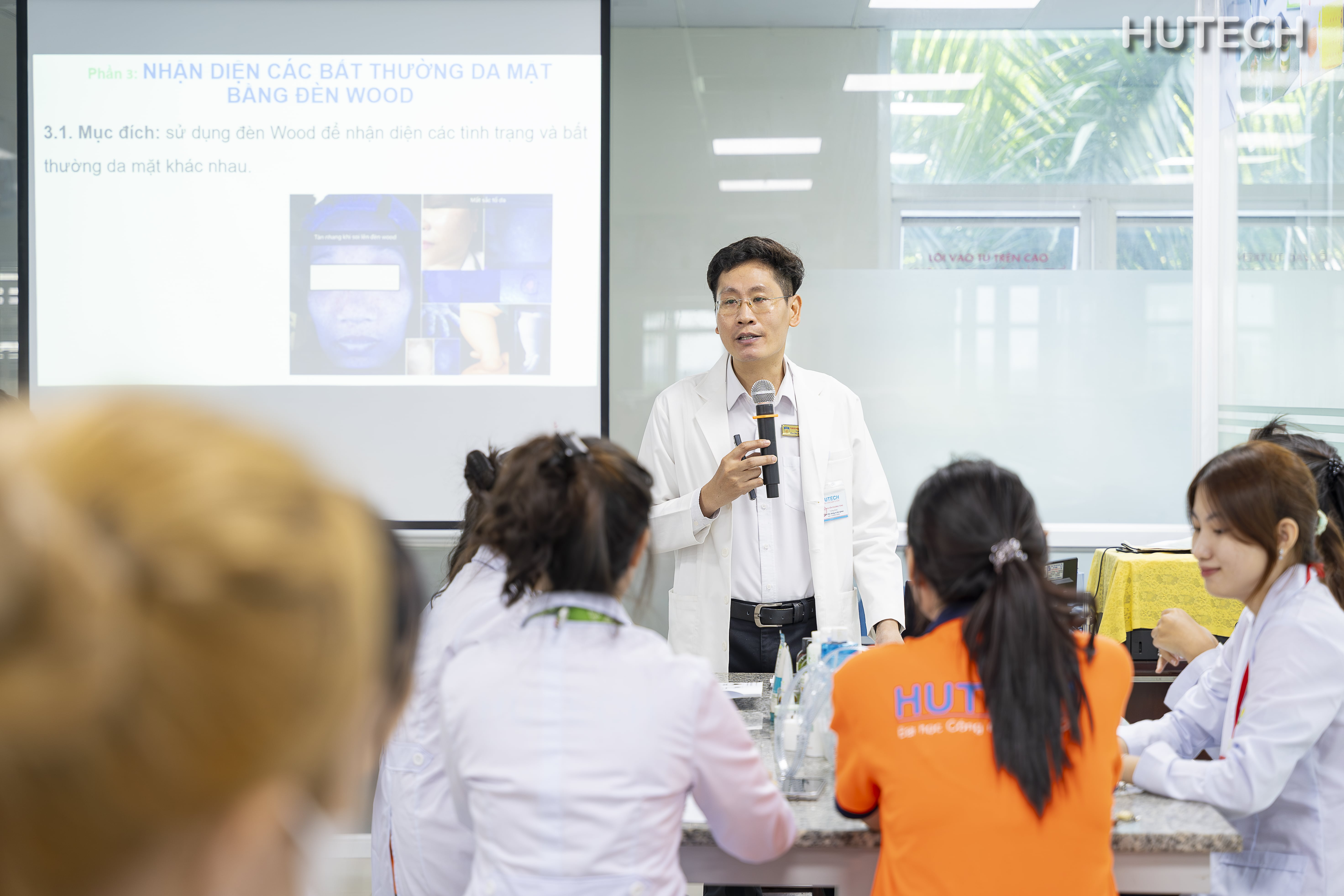 hoc nganh cong nghe tham my HUTECH