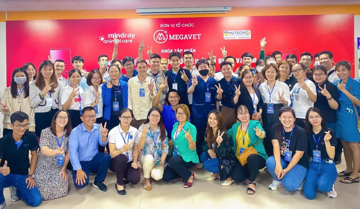 Sinh viên Khoa Thú y - Chăn nuôi HUTECH trải nghiệm siêu âm ổ bụng và tim trên thú nhỏ 52