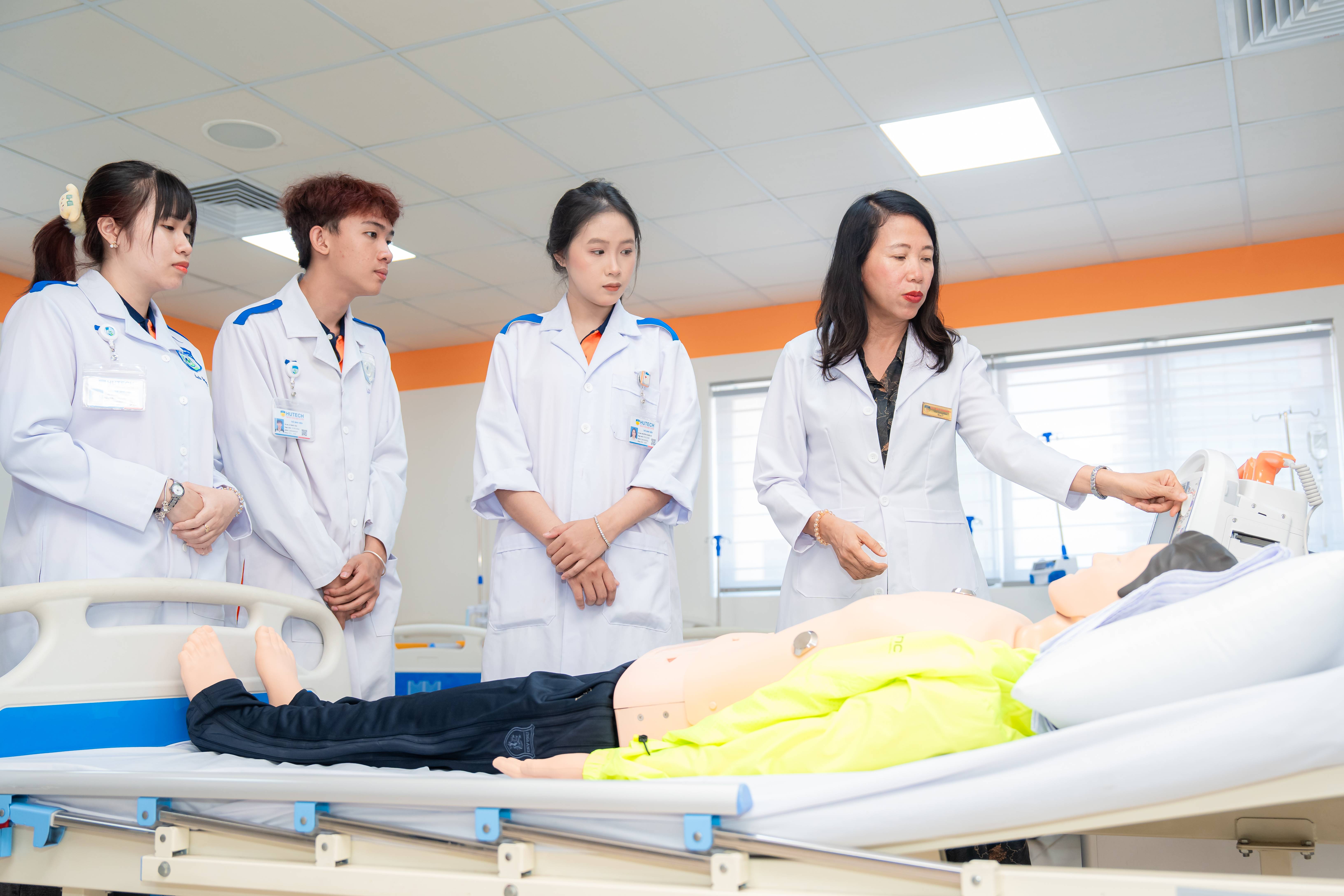 Để xét tuyển ngành Y khoa cần học tốt môn nào? 125