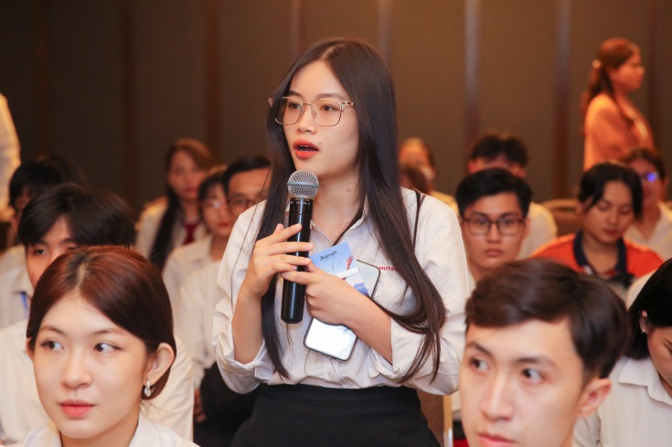 Đã có rất nhiều câu hỏi đến từ các bạn sinh viên về nghề nghiệp tương lai, cơ hội công việc tại khách sạn,...  6